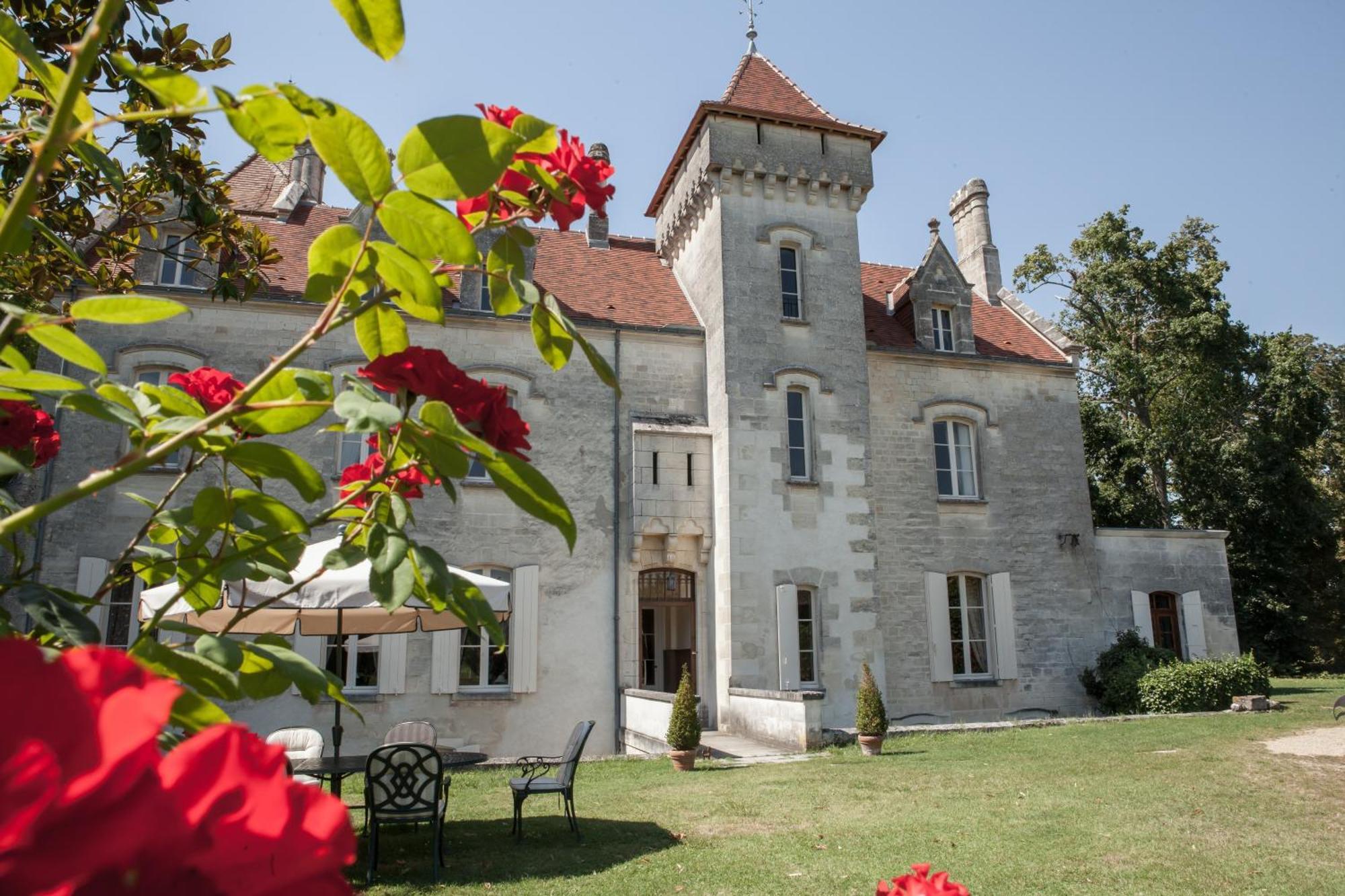 Chateau Des Salles Saint-Fort-sur-Gironde Exterior photo