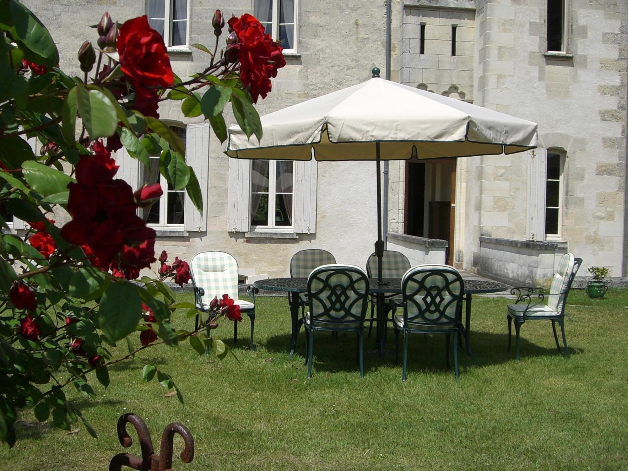Chateau Des Salles Saint-Fort-sur-Gironde Exterior photo